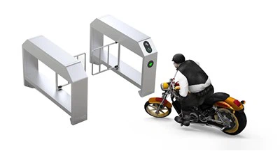 Пешеходци/превозни средства, споделена външна люлееща се бариерна защитна врата